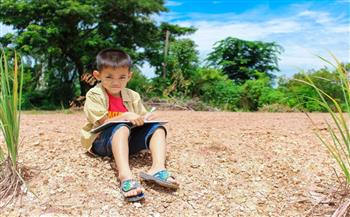 «مكون من 18 كلمة».. طفل إندونيسى يفشل والديه فى تسجيل اسمه
