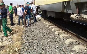 مصرع وإصابة شخصين أسفل عجلات القطار في قنا