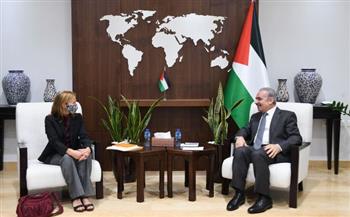 رئيس وزراء فلسطين يبحث مع مديرة بعثة "الأمريكية للتنمية" تعزيز التعاون
