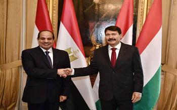 بسام راضى: السيسى التقى اليوم مع الرئيس المجرى فى  القصر الرئاسى ببودابست (صور)