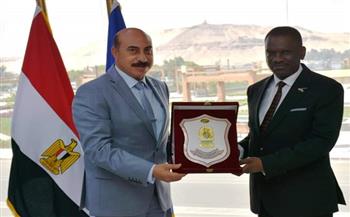 محافظ أسوان يستقبل سفير جمهورية ناميبيا لبحث سبل التبادل التجارة والاستثمار بين البلدين