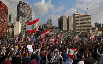 اللبنانيون يتظاهرون للمطالبة للتنديد بقاضي التحقيق بانفجار ميناء بيروت