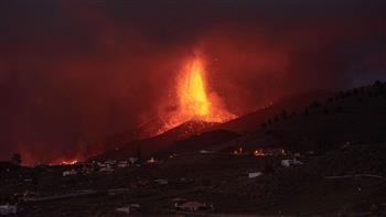 سكان جزيرة «لا بالما» الإسبانية يواصلون النزوح بعد نشاط بركان «كومبري فيجا»