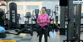 مدربة لياقة بدنية تستعرض تمارين إنقاص الوزن للمرأة (فيديو)