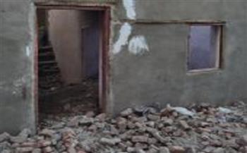إصابة شابين فى انهيار حائط منزل بقرية جراجوس فى قنا