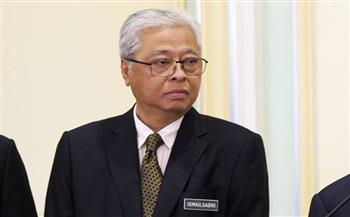رئيس وزراء ماليزيا: الحكومة لم تعتمد بعد قرارًا بإلزامية التطعيم ضد كورونا