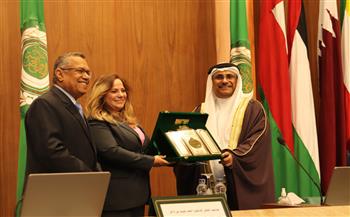 البرلمان العربي يكرم النائبة السابقه وفاء البقالي عن تعزيز العلاقات النيابية