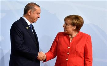 أردوغان لميركل: الأتراك يعانون في أوروبا من العنصرية ومعاداة الإسلام والتمييز