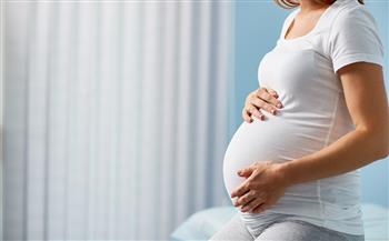 الجارديان: النساء الحوامل في بريطانيا في خطر بسبب تضارب النصائح حول مدى سلامة تلقيهن لقاح كوفيد