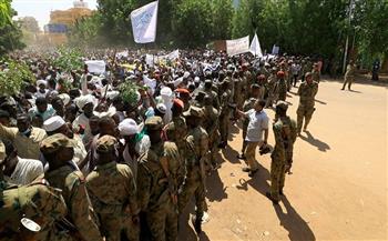 السودان: الآلاف يعتصمون بالخرطوم مطالبين بتولي الجيش سلطة البلاد