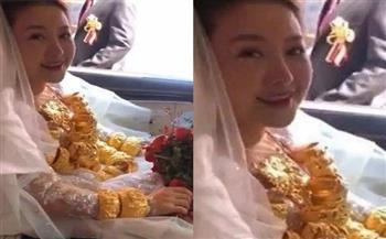 مهر عروس صينية يمنعها من الحركة فى يوم زفافها.. والضيوف يحاولون المساعدة