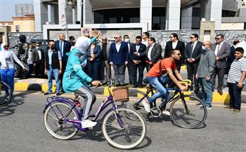 وزير الرياضة ومحافظ بني سويف يطلقان ماراثون مهرجان للدراجات الهوائية