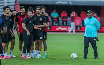 موسيماني يحفز لاعبي الأهلي لحسم التأهل أمام الحرس الوطني