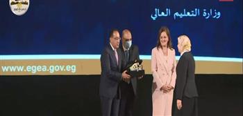 رئيس الوزراء يسلم جائزة مصر للتميز الحكومي للفائزين (فيديو)