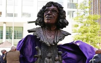 تكريم أول مديرة مدرسة "سوداء" بتمثال في كارديف