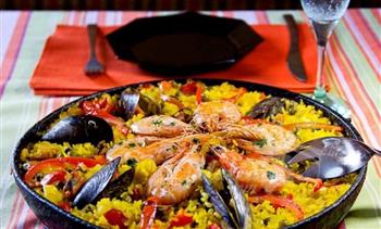 ولا أشهر مطاعم المأكولات البحرية.. تعرف على طريقة عمل بايلا السي فود لذيذة و صحية