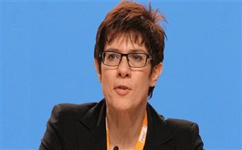 وزيرة الدفاع الألمانية تحذر الأوروبيين من الانفصال عن الناتو