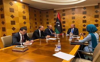 وزير الخارجية يُجري لقاءات مع رئيس المجلس الرئاسي الليبي ونائبيه