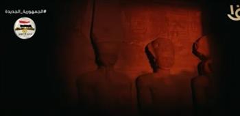 لحظة تعامد الشمس على وجه الملك رمسيس الثاني في معبد أبو سمبل (فيديو)