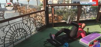 مدرب لياقة يستعرض أفضل التمارين لحرق دهون البطن (فيديو)