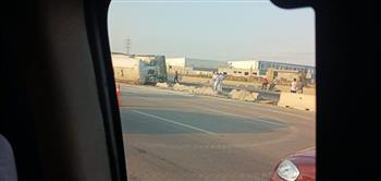 انقلاب سيارة نقل «فنطاس» بطريق إسكندرية الصحراوي 