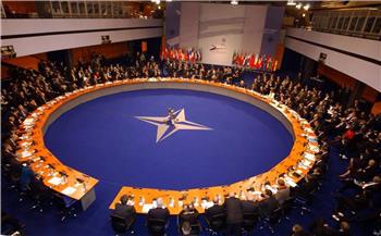 الناتو يدعو روسيا لعدم القلق إزاء انضمام أوكرانيا المحتمل إلى الحلف