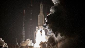 فرنسا تطلق صاروخ "أريان 5" إلى الفضاء حاملا القمر الاصطناعي "آ 4"