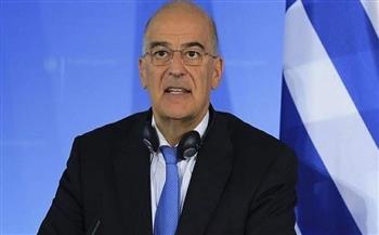وزير الخارجية اليوناني يعلن توقيع اتفاقية دفاعية مع بريطانيا غدا
