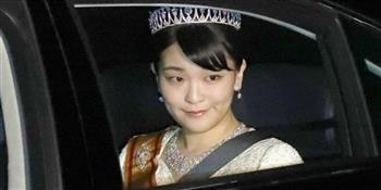 أميرة يابانية تفقد مكانتها الملكية وتتزوج من صديقها غير الملكي