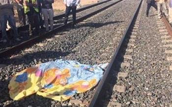 خلال عبوره السكة الحديد..تشريح جثة شاب صدمه قطار بالمحلة
