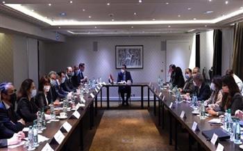 رئيس الوزراء يلتقي مجموعة من رؤساء وممثلي أكبر الصناديق الاستثمارية والبنوك الفرنسية
