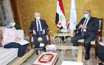 وزير النقل يلتقي السفير الياباني بالقاهرة بمناسبة انتهاء فترة عمله (صور)
