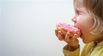 لمحاربة السمنة.. إسبانيا تحظر إعلانات الحلوى للأطفال 