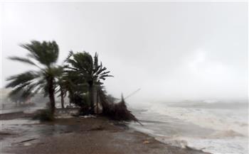 إعصار شاهين يقترب من مسقط.. المياه تغمر المنازل في عمان |شاهد