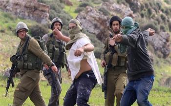 مستوطنون يعتدون على فلسطينيين بالخليل.. والاحتلال الإسرائيلي يعتقل طفلا بالقدس