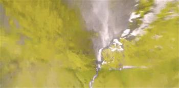 مشاهد رائعة لشلال آيسلندى من طائرة بدون طيار (فيديو)