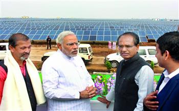 الهند وبريطانيا تتفقان على إطلاق مشروع شبكة طاقة شمسية عالمية