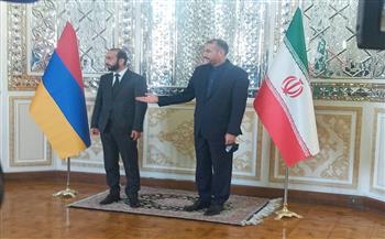 وزير الخارجية الإيراني يبحث مع نظيره الأرميني سلسلة من القضايا الإقليمية