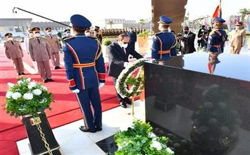 الرئيس السيسي يضع أكاليل الزهـور على قبر الجندي المجهول والسادات وعبدالناصر (صور)