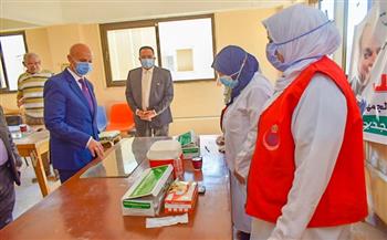 وكيل «صحة الشرقية» يتابع فرق تطعيم المواطنين بلقاح كورونا فى الزقازيق