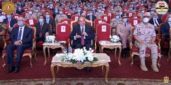 الرئيس السيسي للواء سمير فرج: «عمر العين ما تترفع عن الحاجب يا فندم»