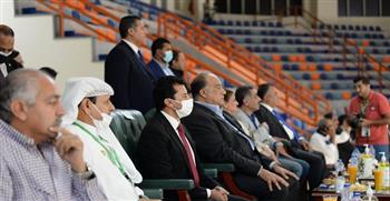  وزير الرياضة يتابع مباراة الاتحاد  والاهلي في نصف نهائي البطولة العربية لكرة السلة