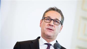 نائب المستشار النمساوي يدعو لاجتماع طارئ للحكومة قبل التصويت على الثقة بها في البرلمان