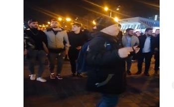 شباب أكراد يشعلون شوارع بيلاروسيا برقصة «الدبكة» (فيديو)