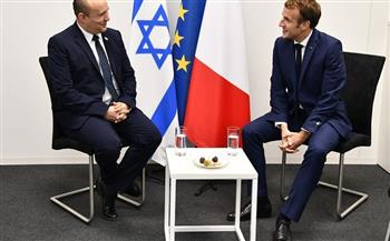 رئيس الوزراء الإسرائيلي يبحث مع الرئيس الفرنسي فضيحة بيغاسوس في غلاسكو