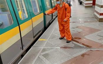 «المترو» تواصل تطهير المحطات والقطارات منعًا لانتشار كورونا