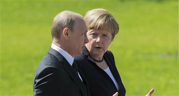 بوتين يبحث مع ميركل أزمة المهاجرين عند حدود بيلاروسيا والاتحاد الأوروبي