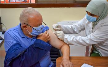 وكيل صحة الشرقية يتابع تطعيم المواطنين بلقاح كورونا في أبو حماد