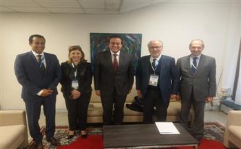 وزير التعليم العالي يلتقي 4 وزراء عرب لمناقشة التعاون المشترك