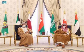 وزير الخارجية الإماراتي يبحث مع نظيره العماني العلاقات الثنائية